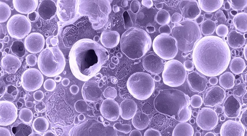 Right: after temperature fluctuations during storage, ice crystals grow larger, creating a coarse, grainy mouthfeel.